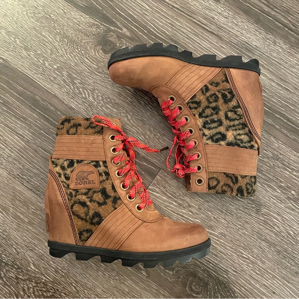 Sorel Lexie wedge leopard boots